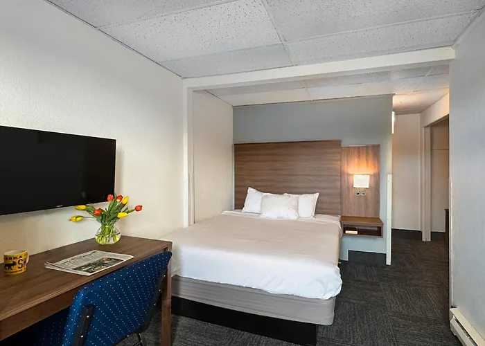 Golden North Inn