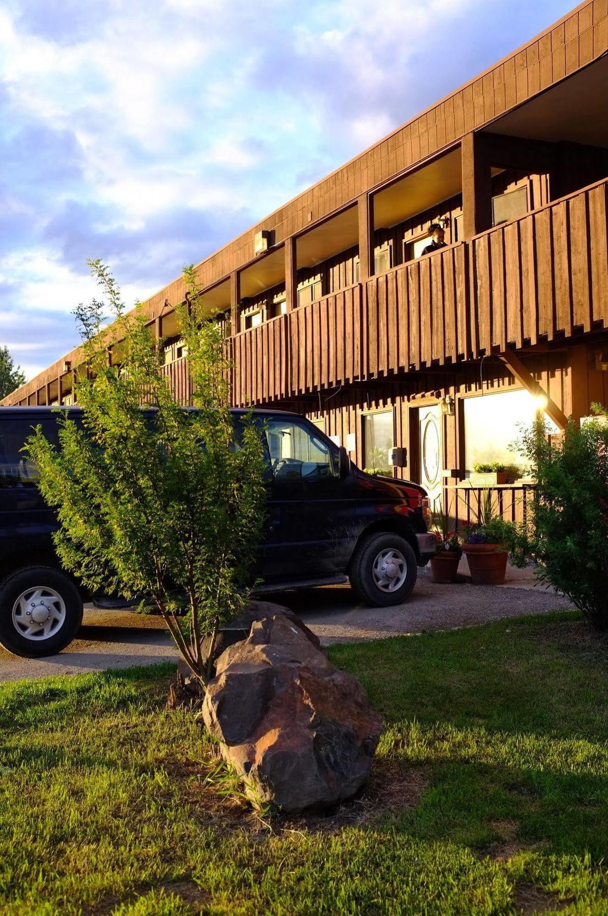 Golden North Hotel